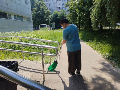Уборка прилегающей территории Магнит Косметик, город Долгопрудный Уборка прилегающей территории Магнит Косметик, город Долгопрудный